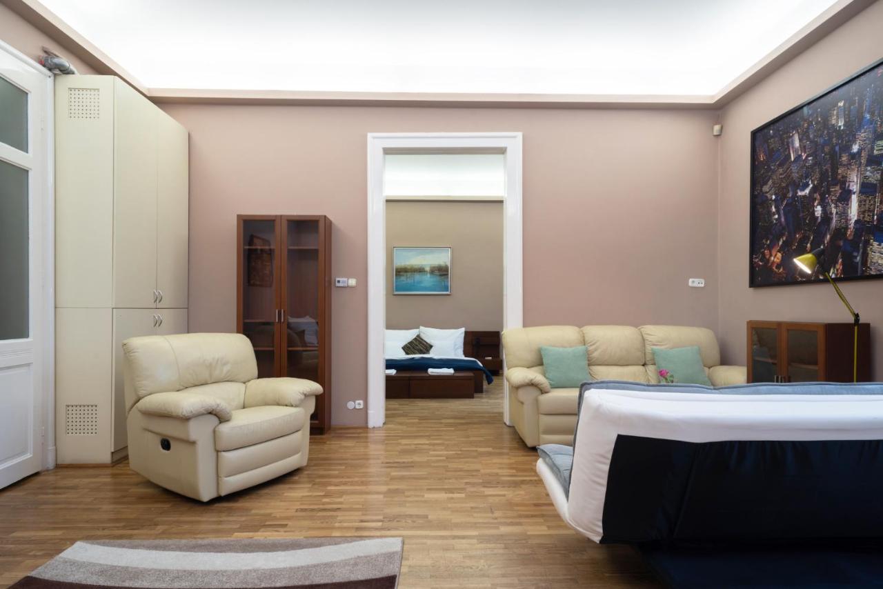 Kiraly Central Apartment With Free Parking And Ac บูดาเปสต์ ภายนอก รูปภาพ
